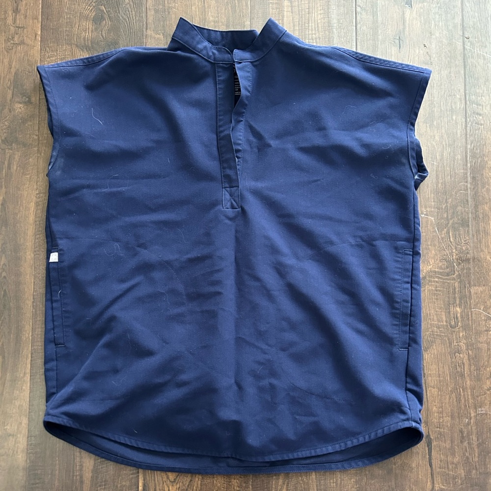 Figs scrub top